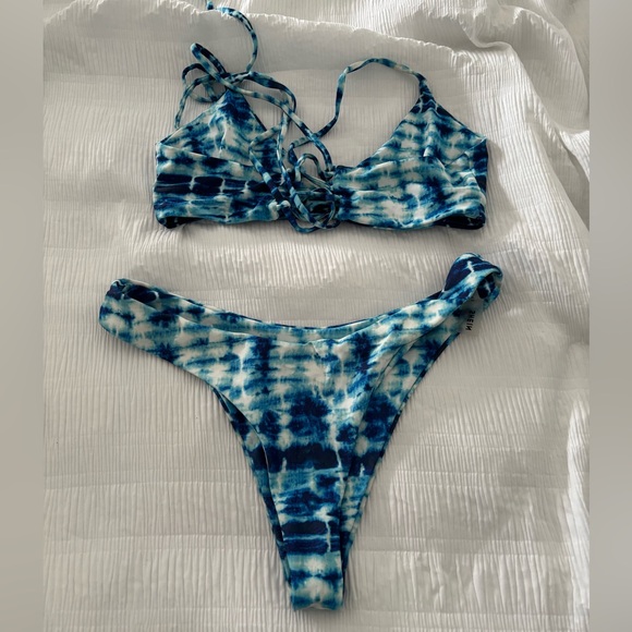 Bikini - Picture 2 of 2